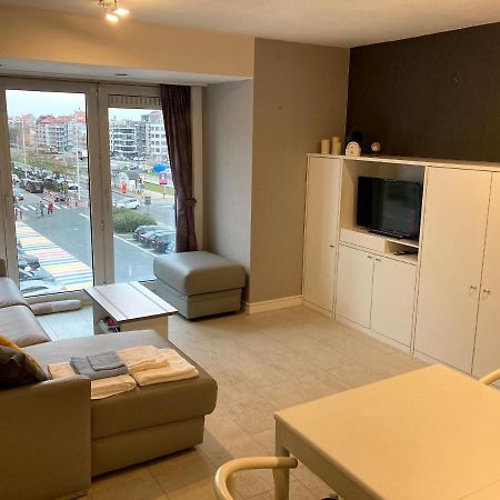Studio Met Zeezicht Op Heldenplein 克诺克－海斯特 外观 照片