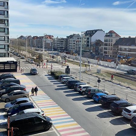 Studio Met Zeezicht Op Heldenplein 克诺克－海斯特 外观 照片