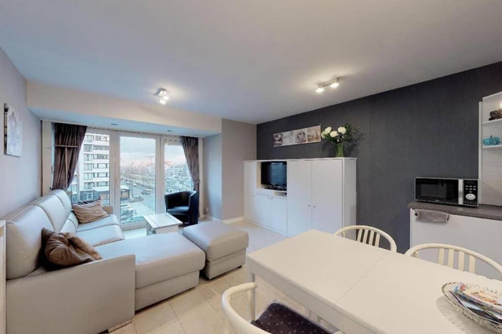 Studio Met Zeezicht Op Heldenplein 克诺克－海斯特 外观 照片
