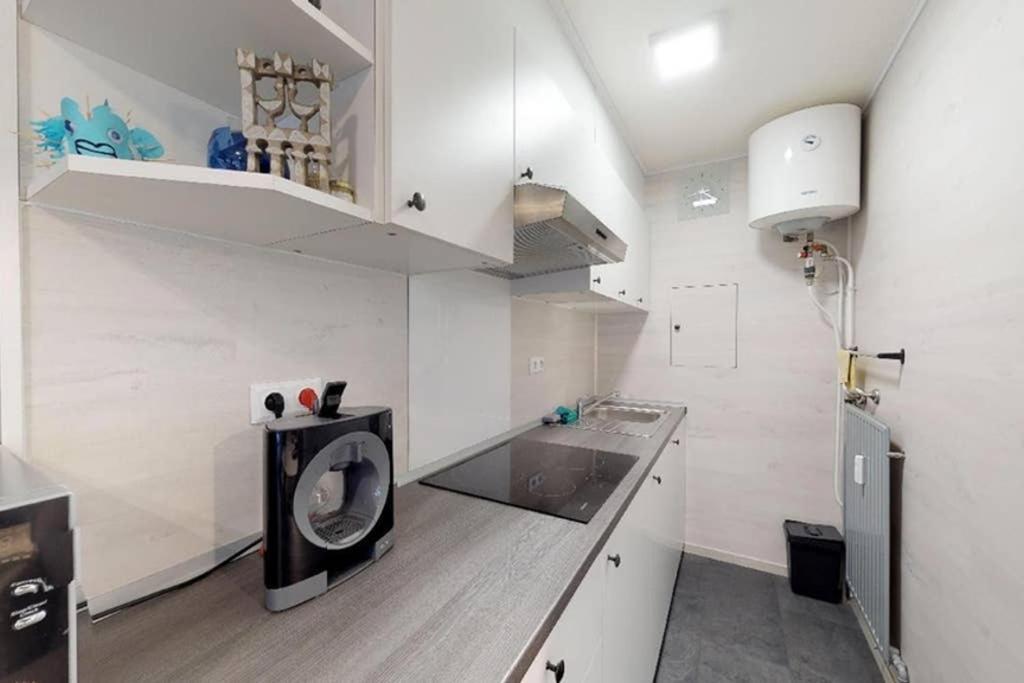 Studio Met Zeezicht Op Heldenplein 克诺克－海斯特 外观 照片